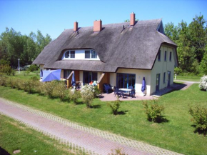 Reetdachhaus Malve 2 mit Kamin für bis zu 6 Personen